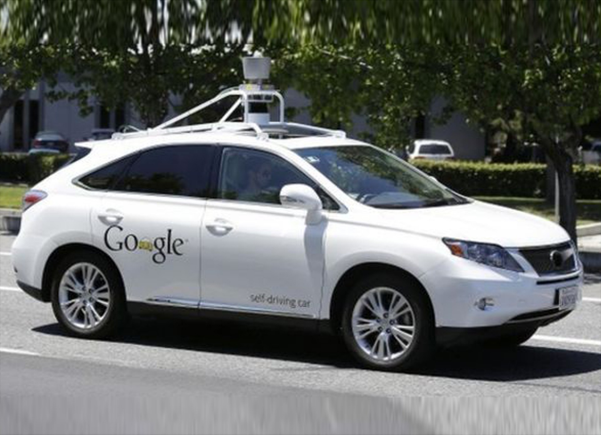 Tο Google Car τρακάρει με λεωφορείο