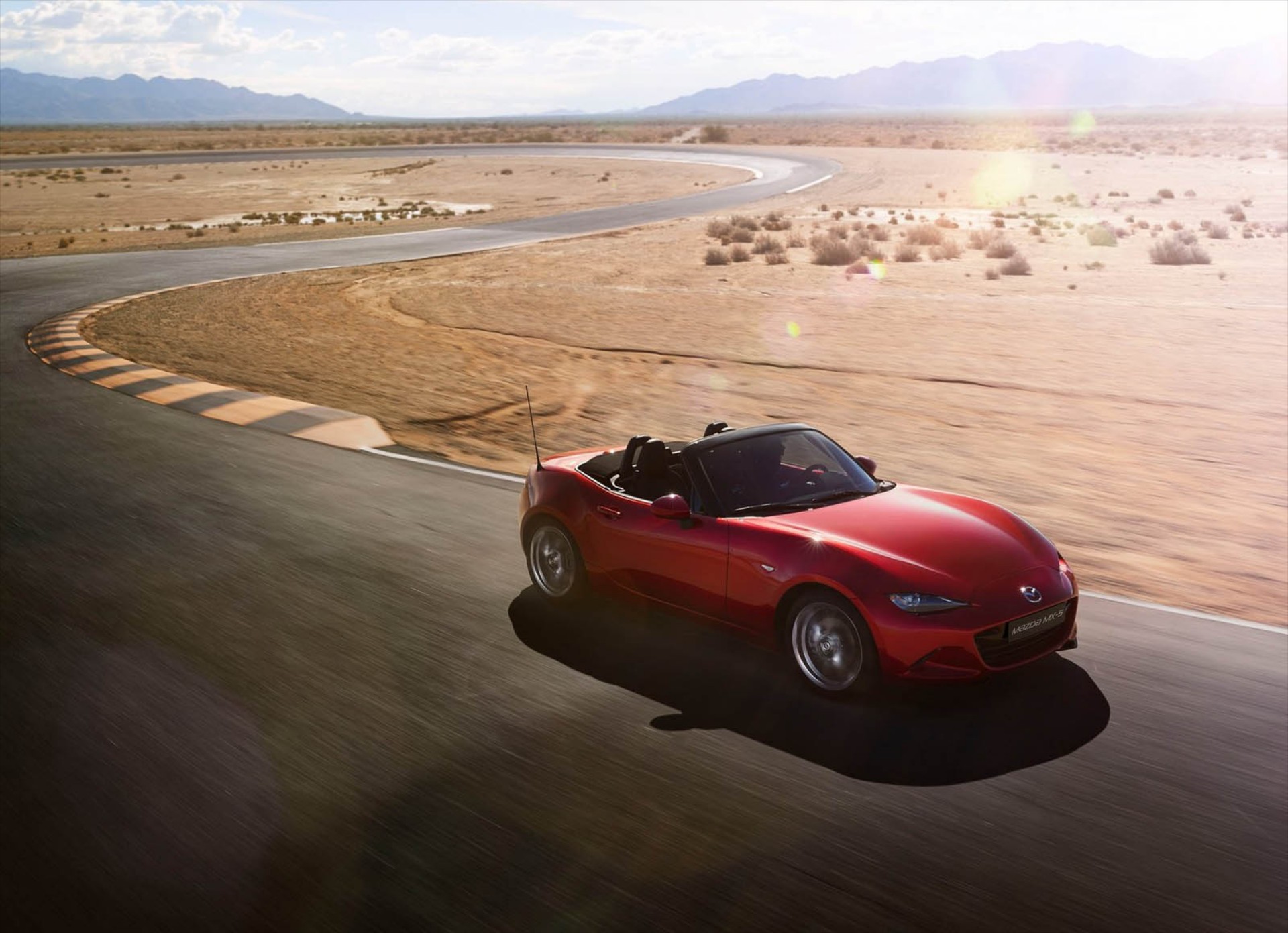 Το νέο Mazda MX-5 και με μεταλλική οροφή