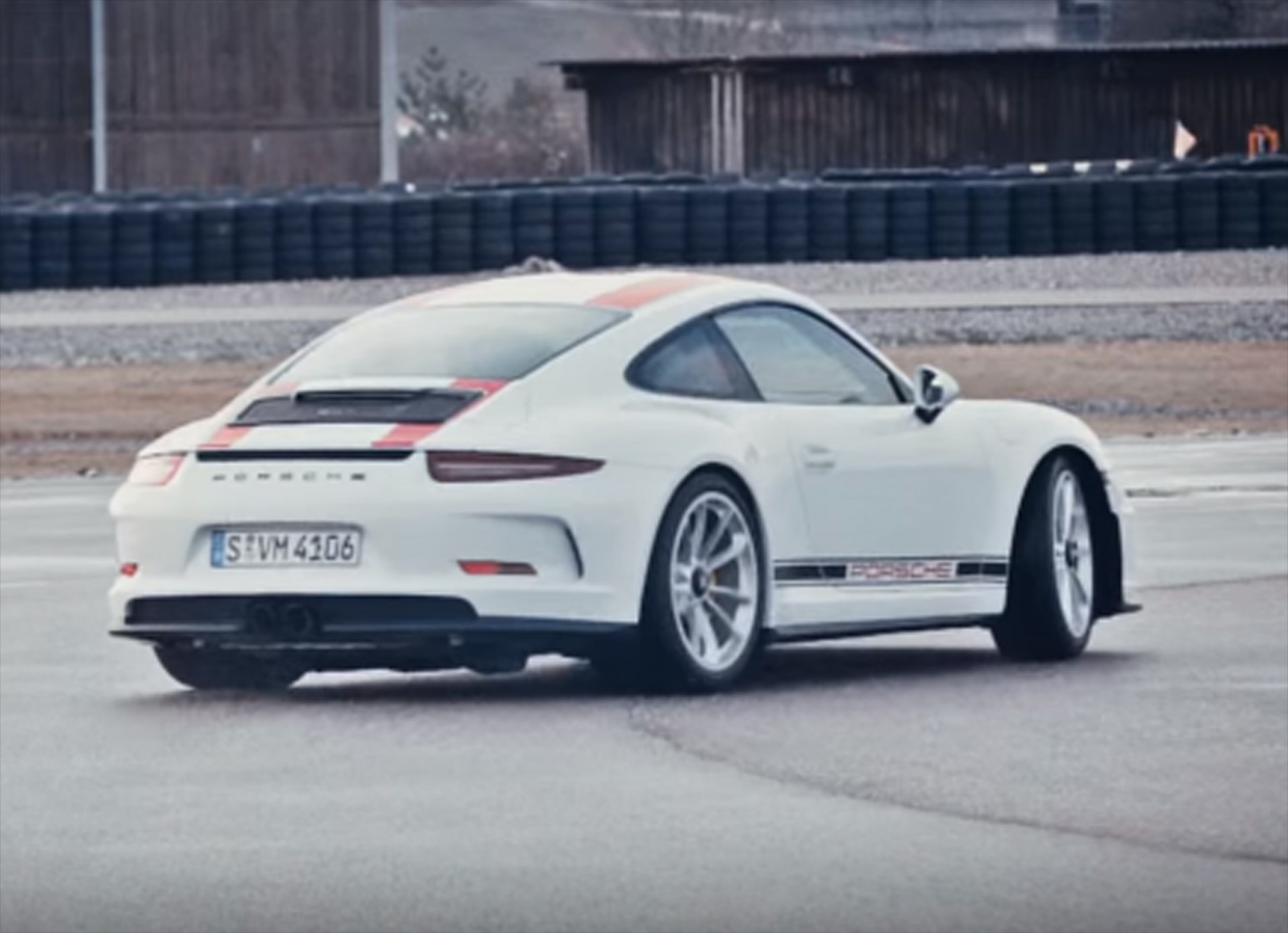 H Porsche 911 R σε κάνει… «μάγκα» (video)
