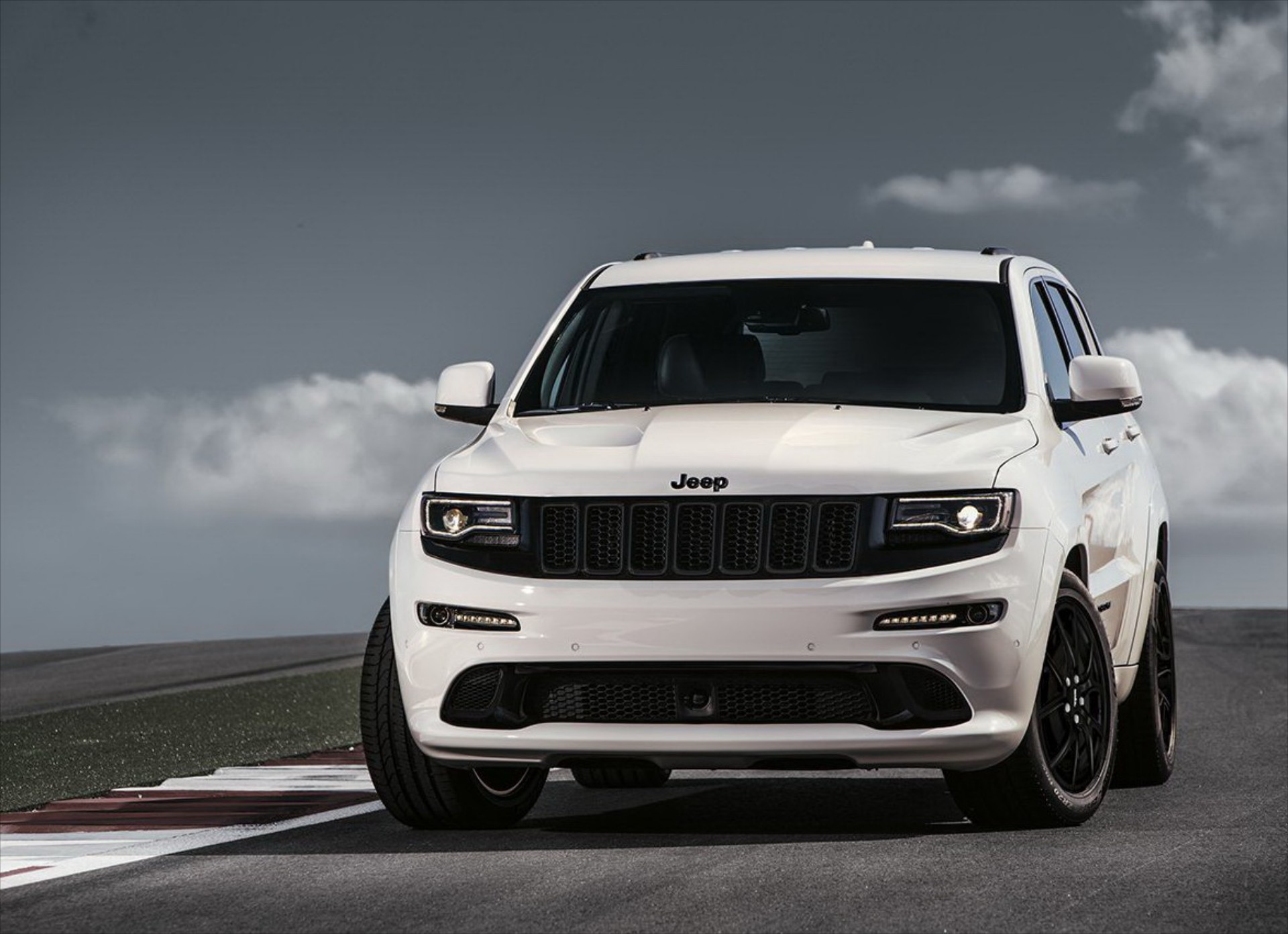 Jeep Grand Cherokee SRT Night