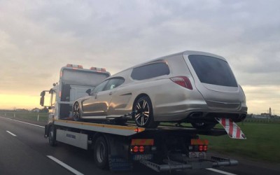 Μια Porsche Panamera που έγινε… νεκροφόρα!