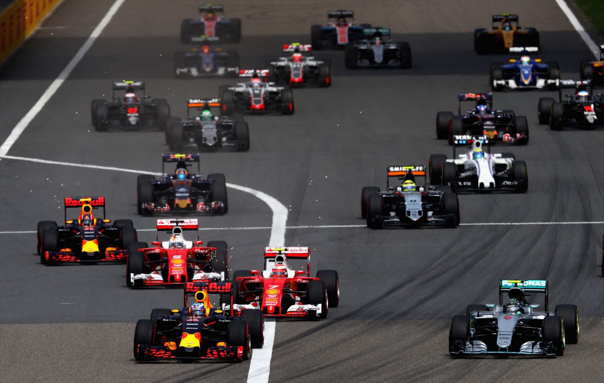 F1: Η Red Bull Racing θέλει να ‘προβληματίσει’ την Ferrari