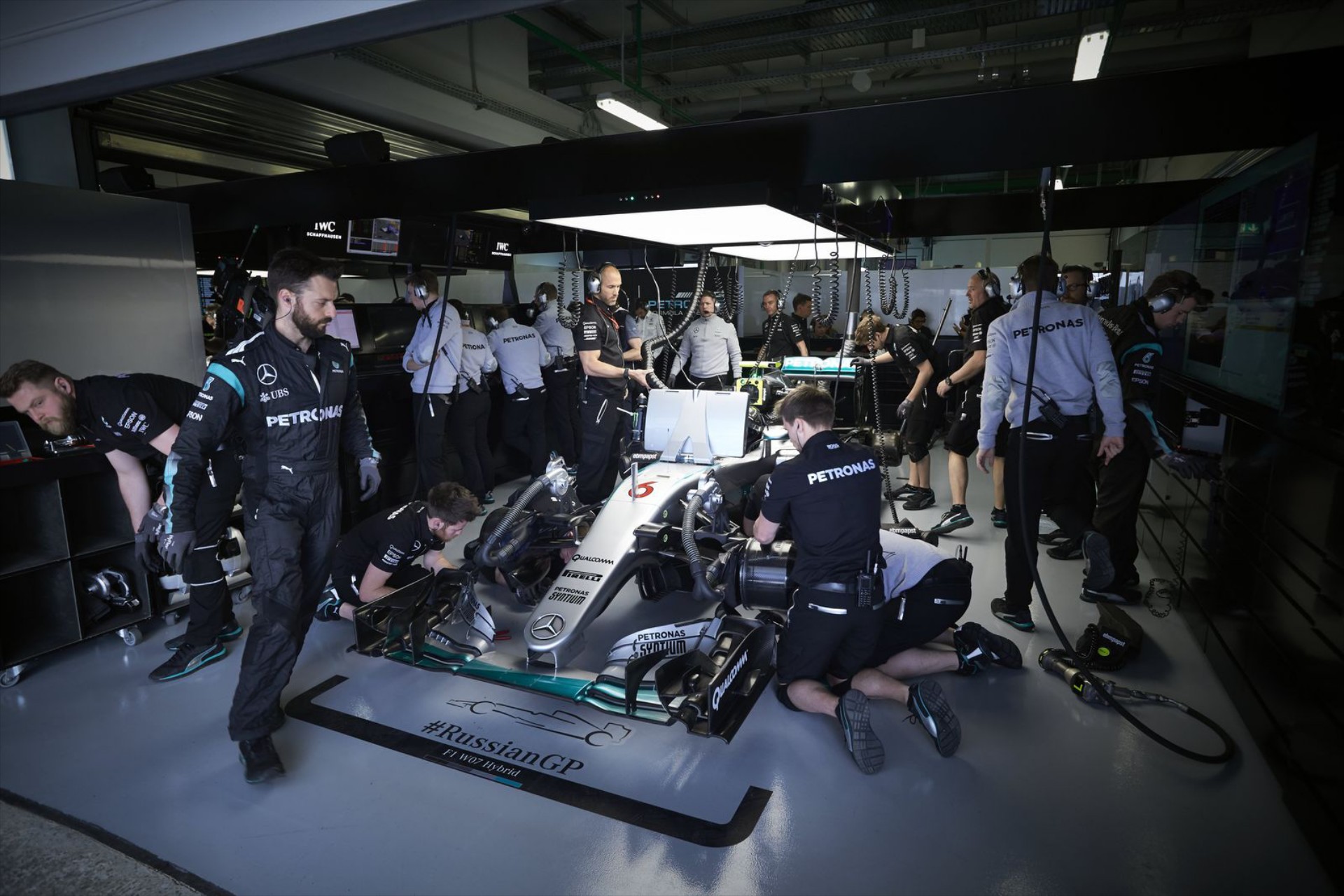 F1: Ο Rosberg στην pole, o Hamilton με προβλήματα