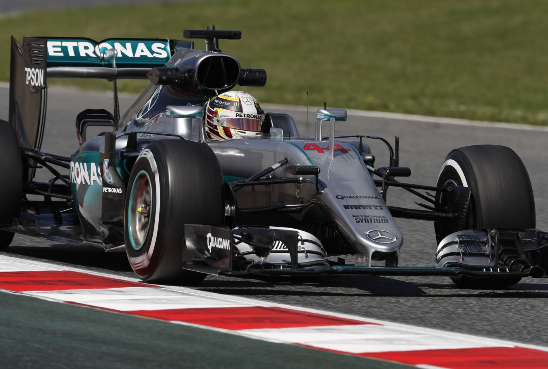 F1: Pole ο Hamilton, εκπληκτικός ο Verstappen