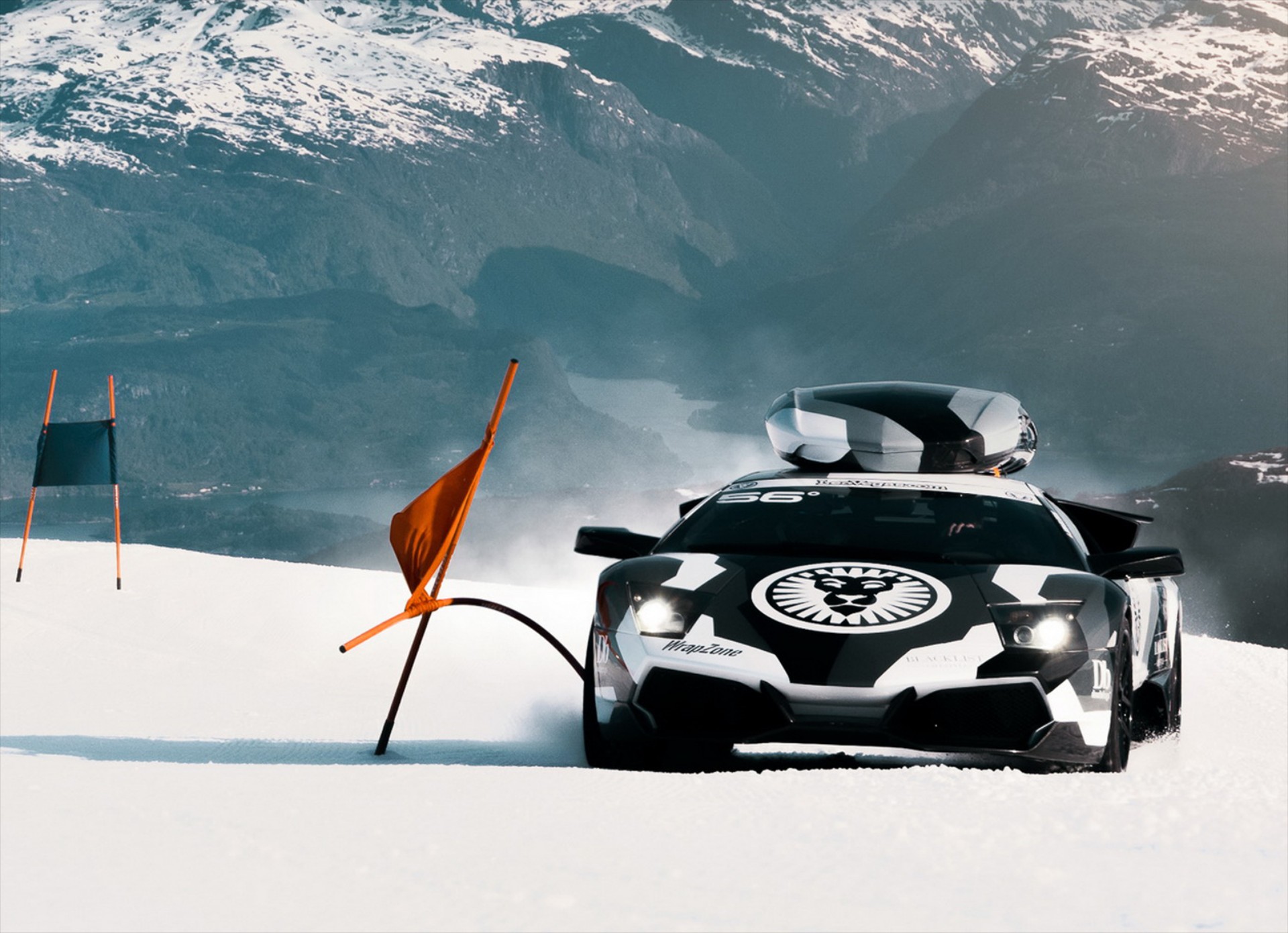 Με μια Lamborghini στα χιονισμένα βουνά (video)