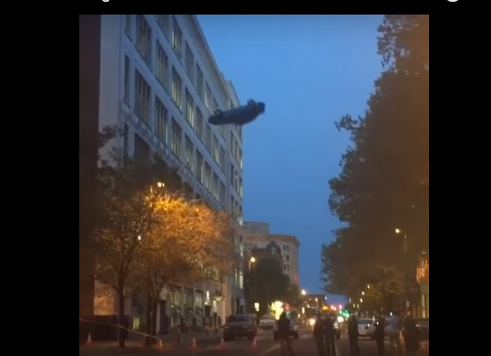 «Στημένη» ελεύθερη πτώση αυτοκινήτου (video)