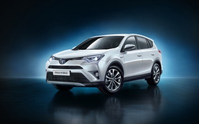 Toyota: Στόχος η κυριαρχία στα υβριδικά