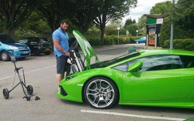 Τύπος με Lamborghini τα βρήκε… μπαστούνια!