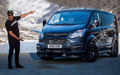 Ένα Ford Transit με την υπογραφή της M-Sport