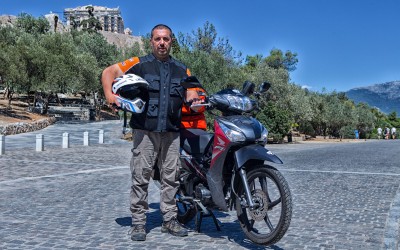 Αθήνα-Τόκιο με ένα… παπί