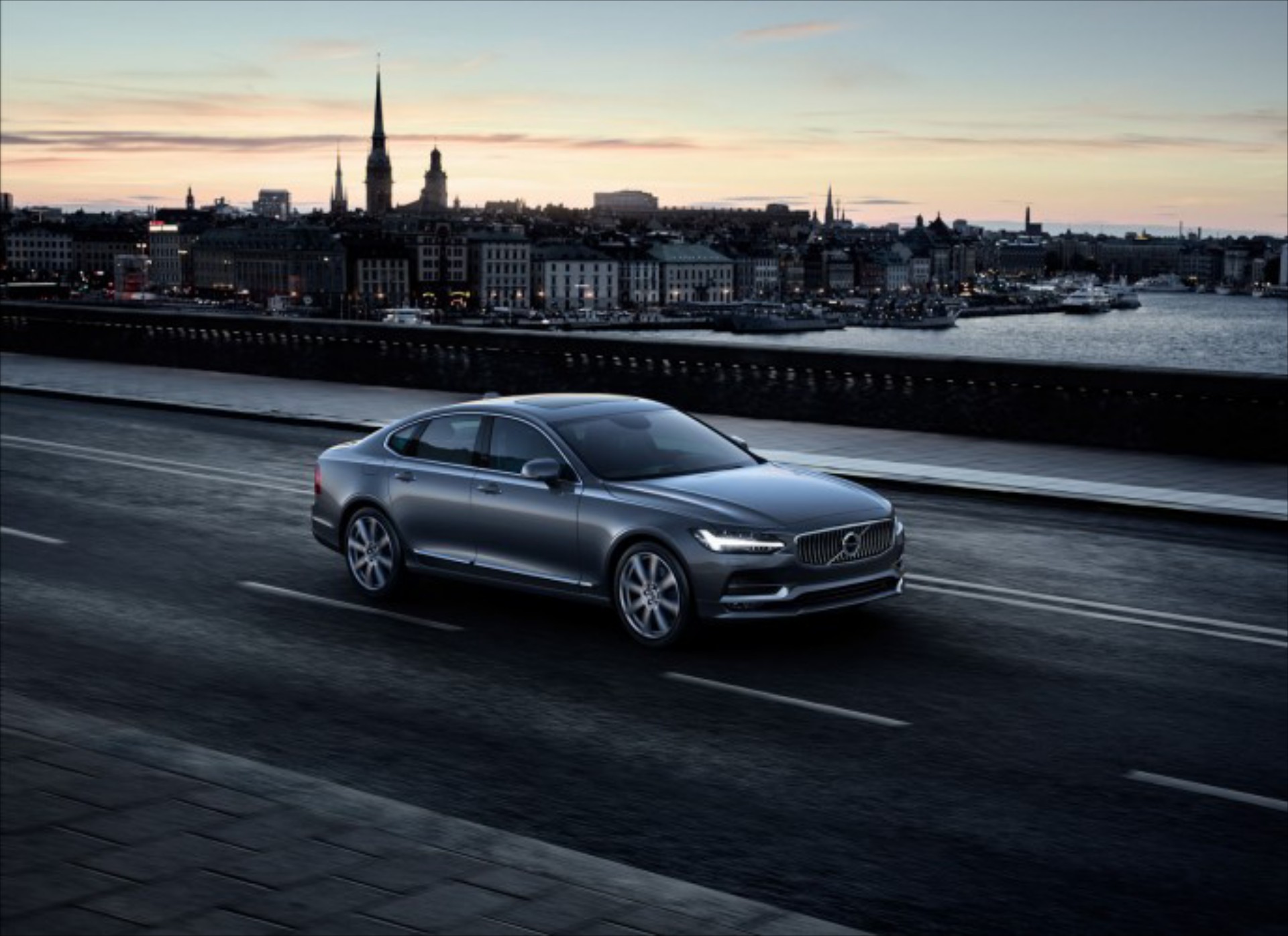 Ανακοινώθηκαν οι τιμές του νέου Volvo S90