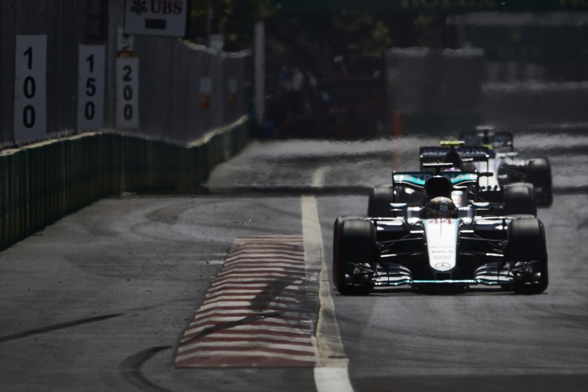 F1: Πρώτος ξεκινά αύριο ο Rosberg