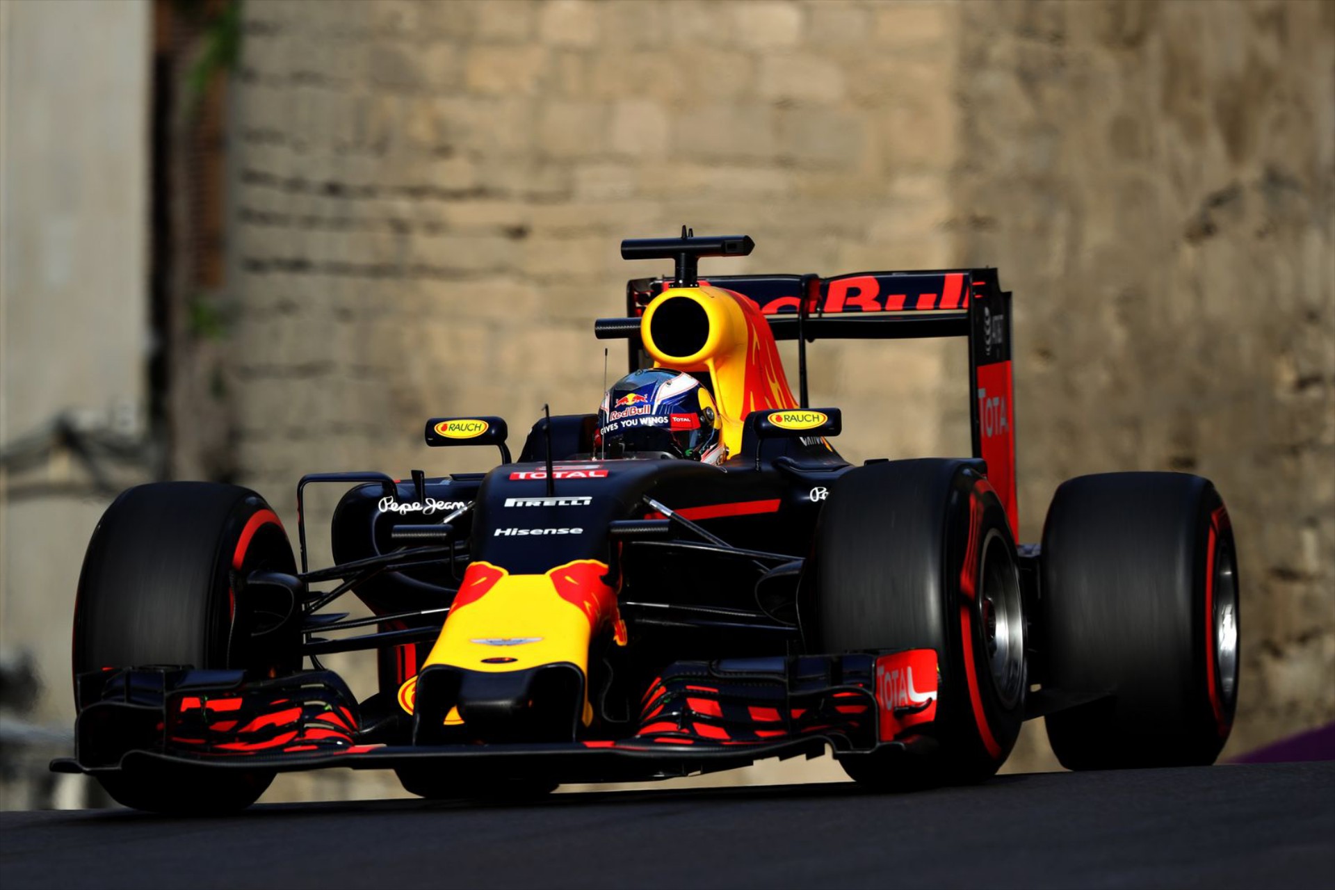 F1: Sainz και Ricciardo παραμένουν στις θέσεις τους