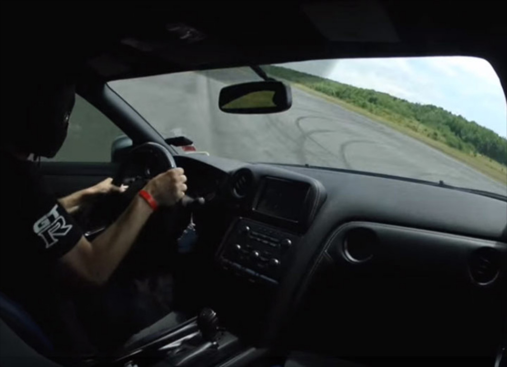 «Χάνει» Nissan GT-R 2.000PS με 320 km/h (video)