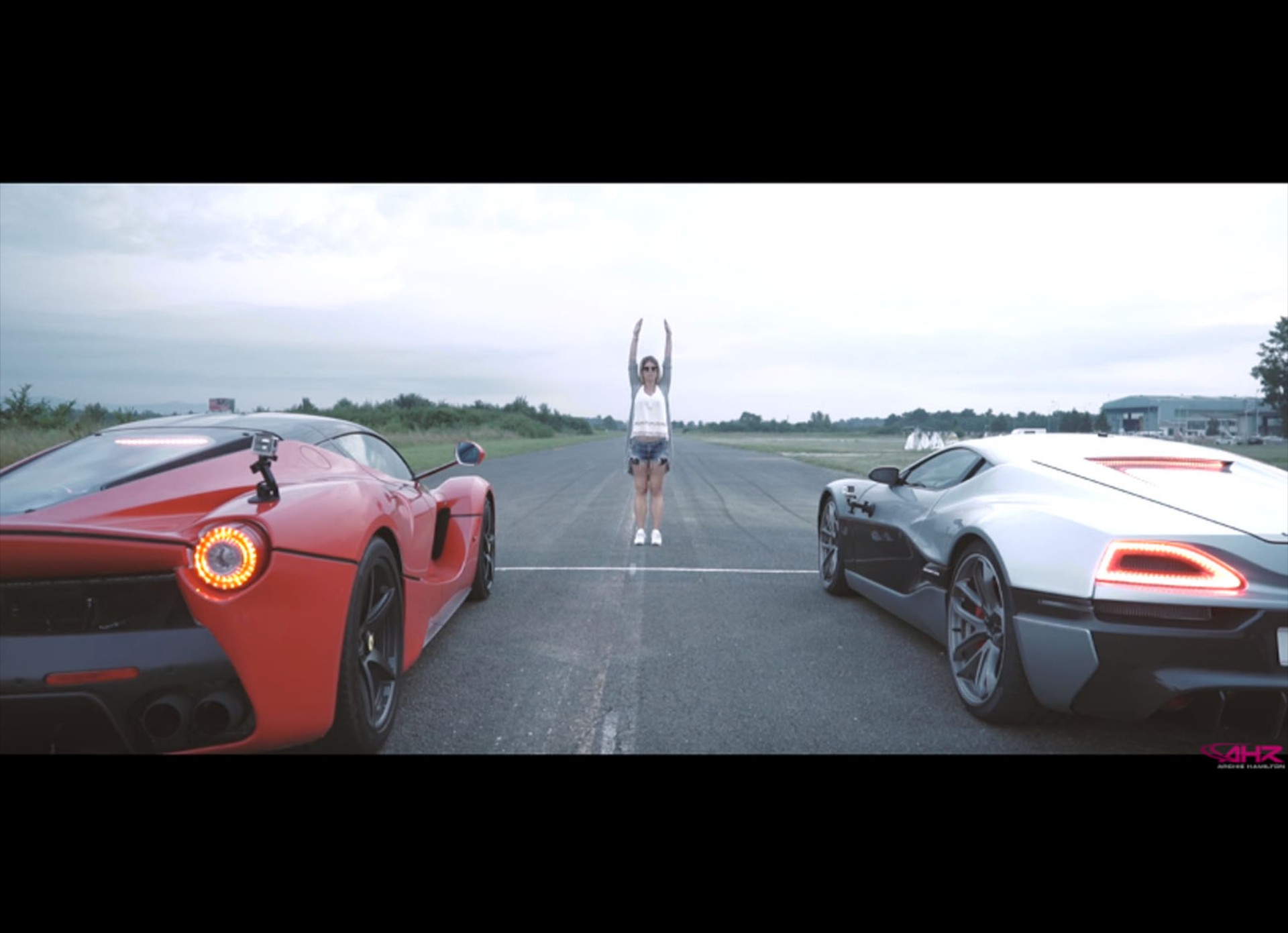 Η LaFerrari «τα βάζει» με το… «ρεύμα» (video)