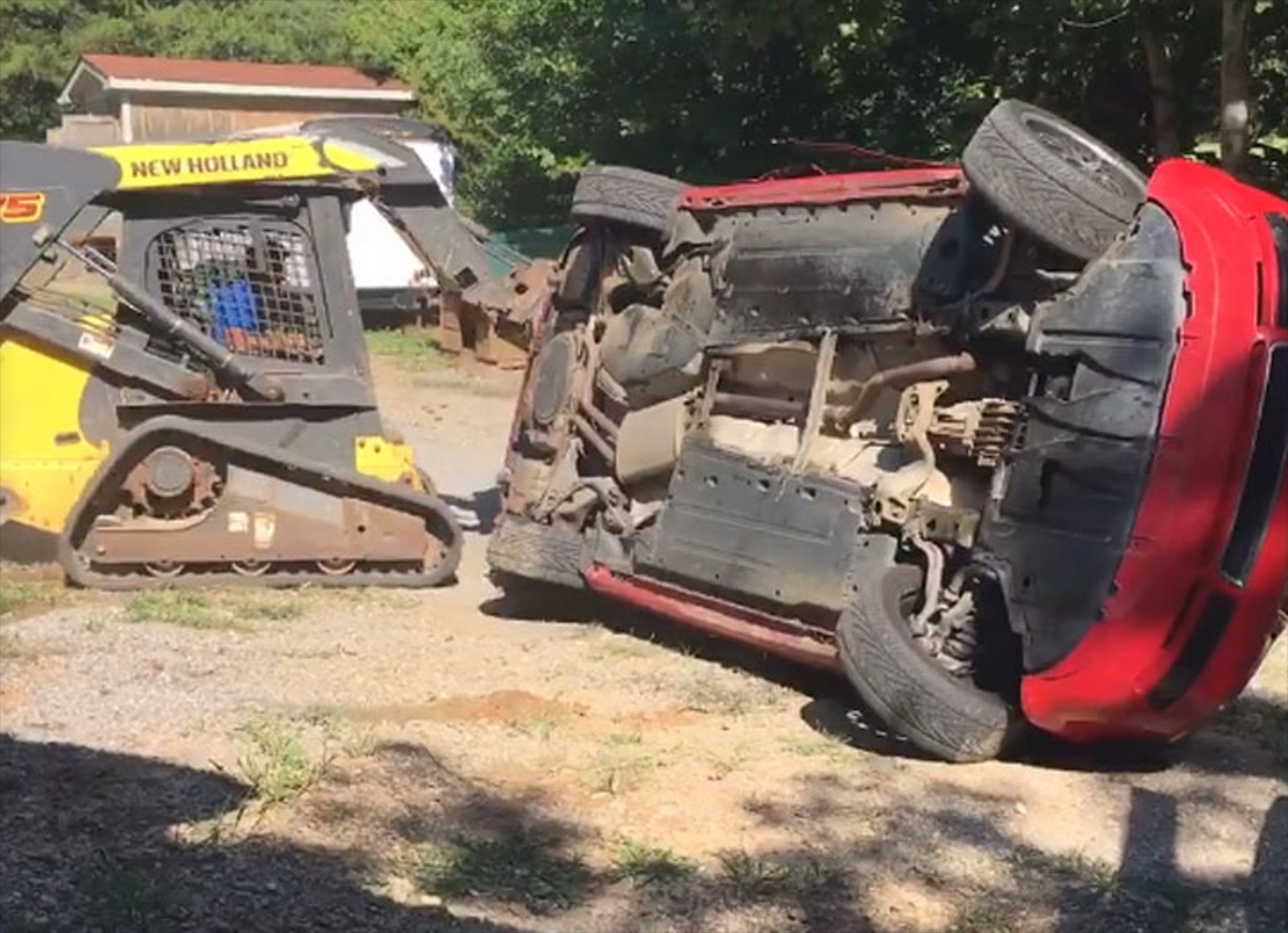 Νευριασμένος πατέρας καταστρέφει ένα Audi A4 (video)