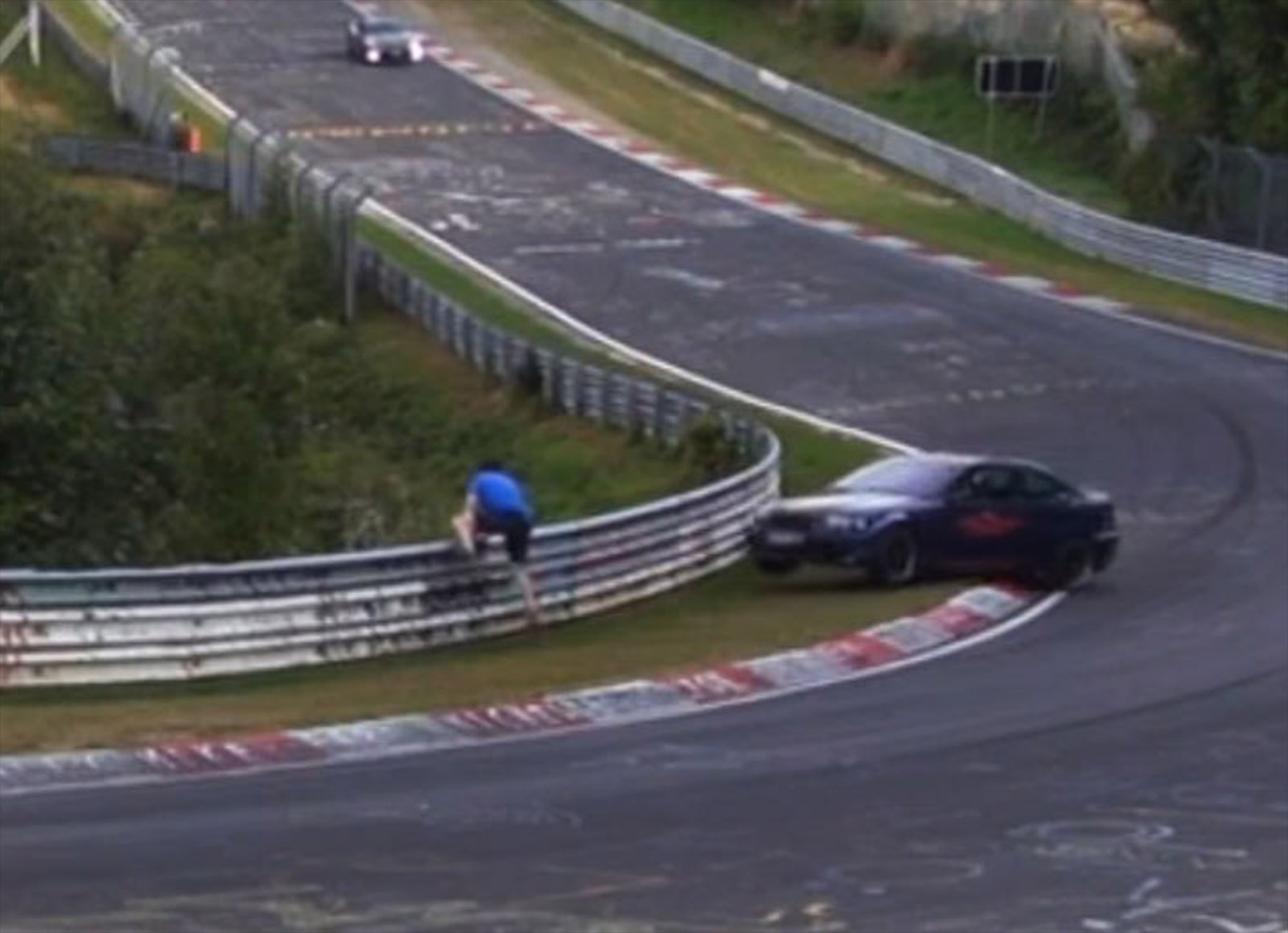 Τι συμβαίνει όταν έχει λάδια η πίστα… (video)