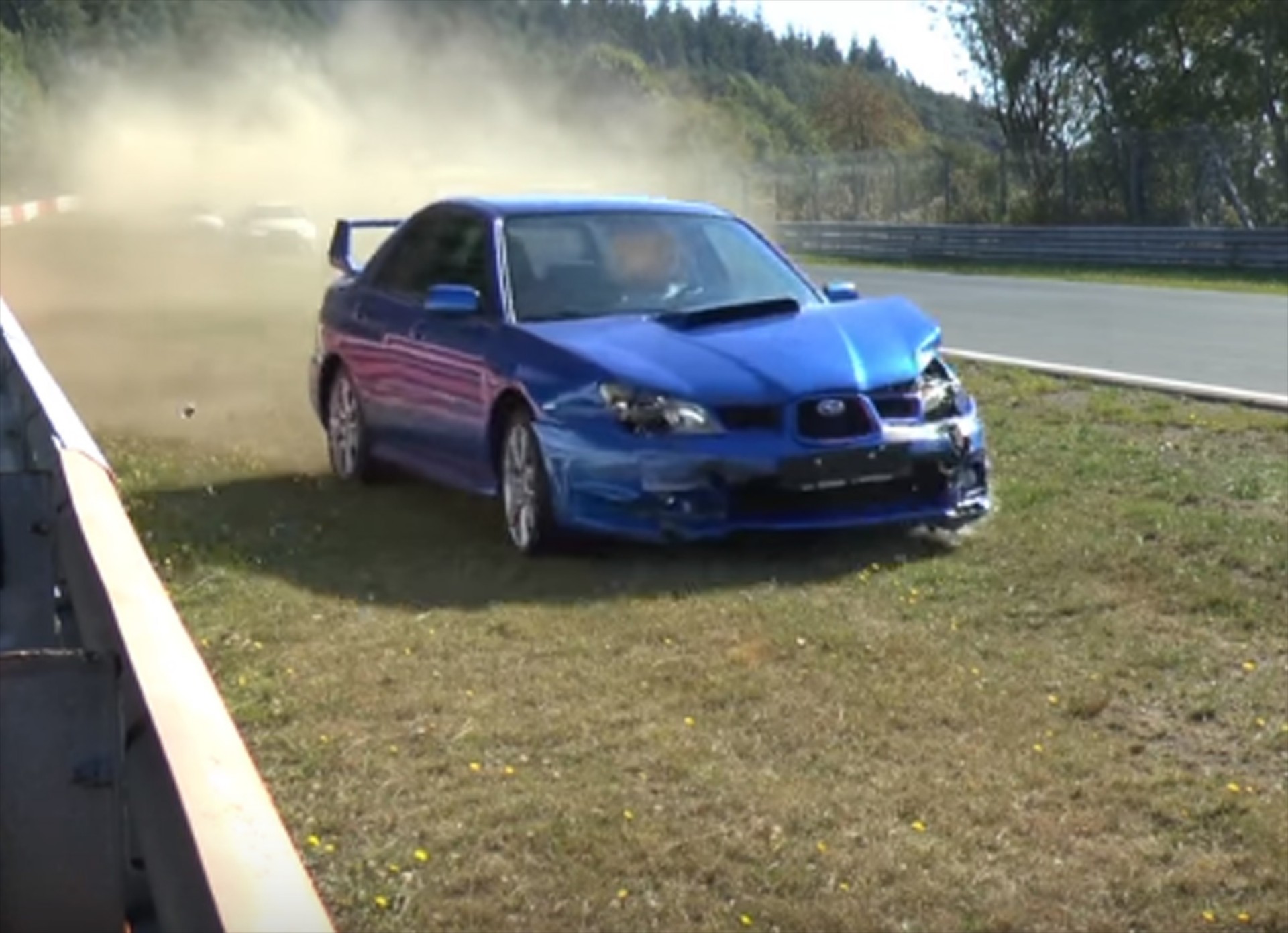 Διπλό χτύπημα δέχτηκε το Subaru Impreza (video)