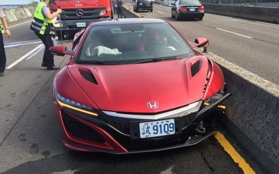Απίστευτη δικαιολογία που τράκαρε το Honda NSX(video)