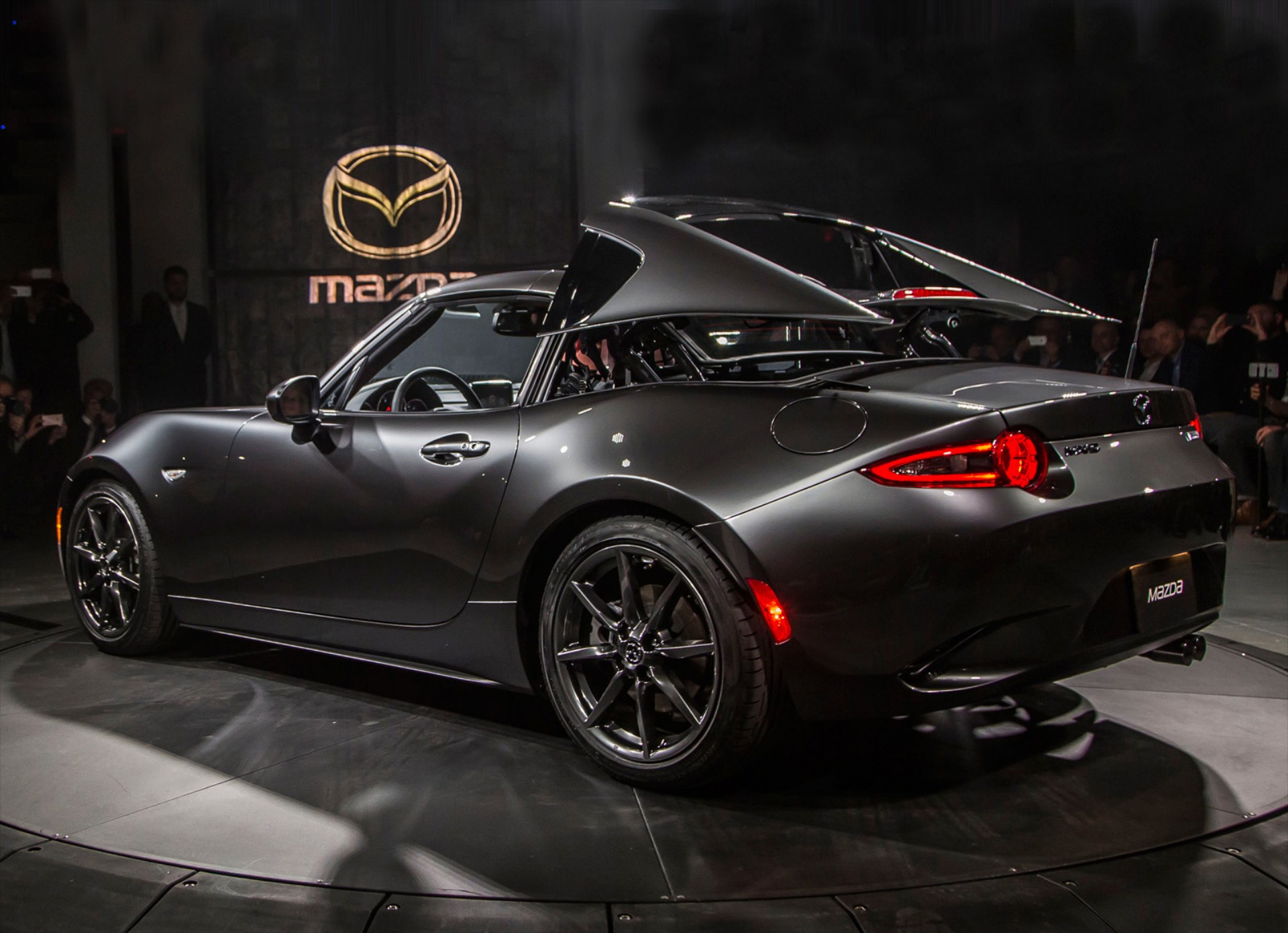 Δείτε πως ανοίγει η οροφή του Mazda MX-5 RF (vid)