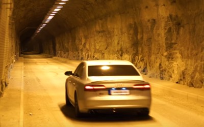Test ήχου ενός Audi S8 μέσα σε τούνελ (video)