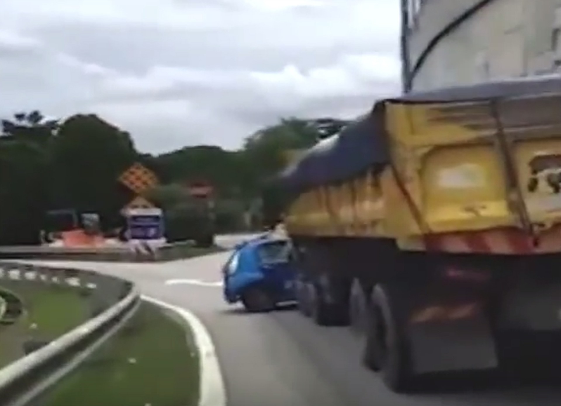 Έτσι κανονίζουν στο δρόμο τους νταήδες (video)