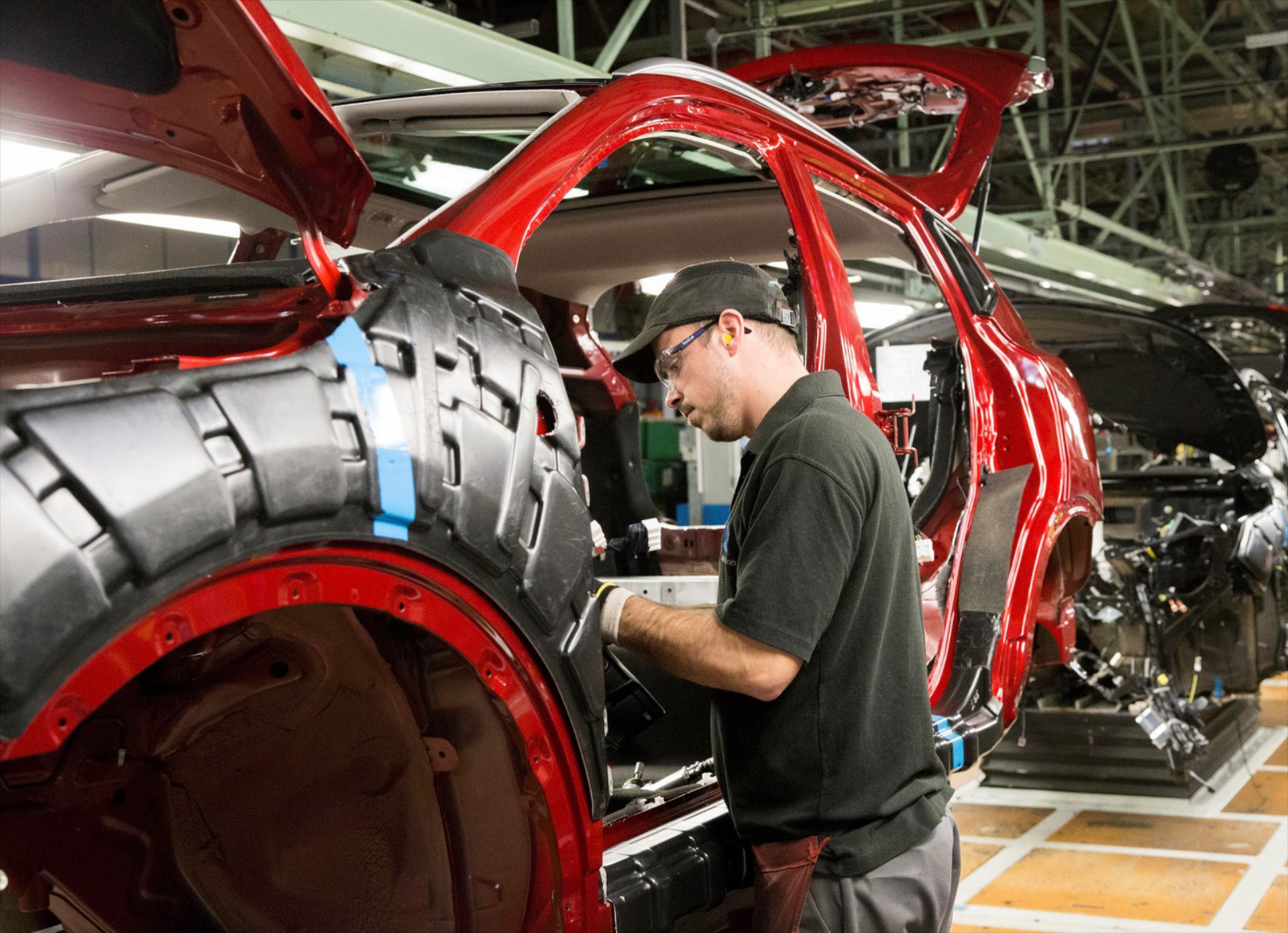 Η Nissan παραμένει στην Αγγλία