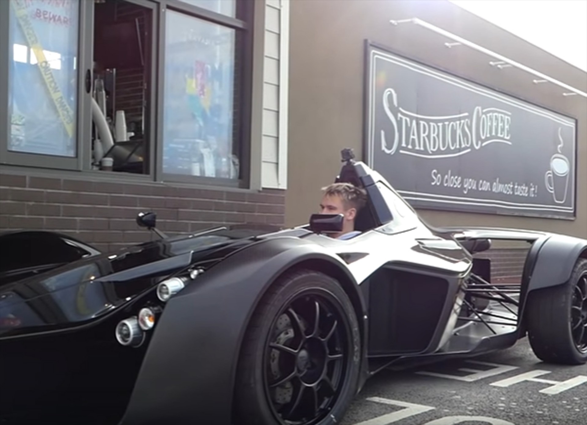Παραγγελία με… ένα BAC Mono (video)