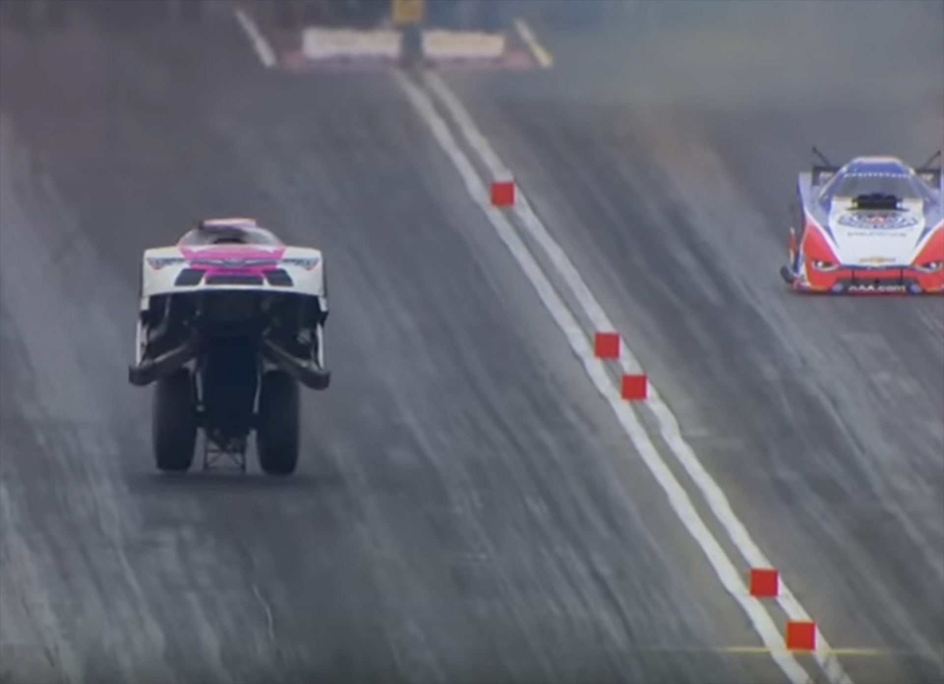 Απίστευτη σκηνή σε αγώνα drag (video)