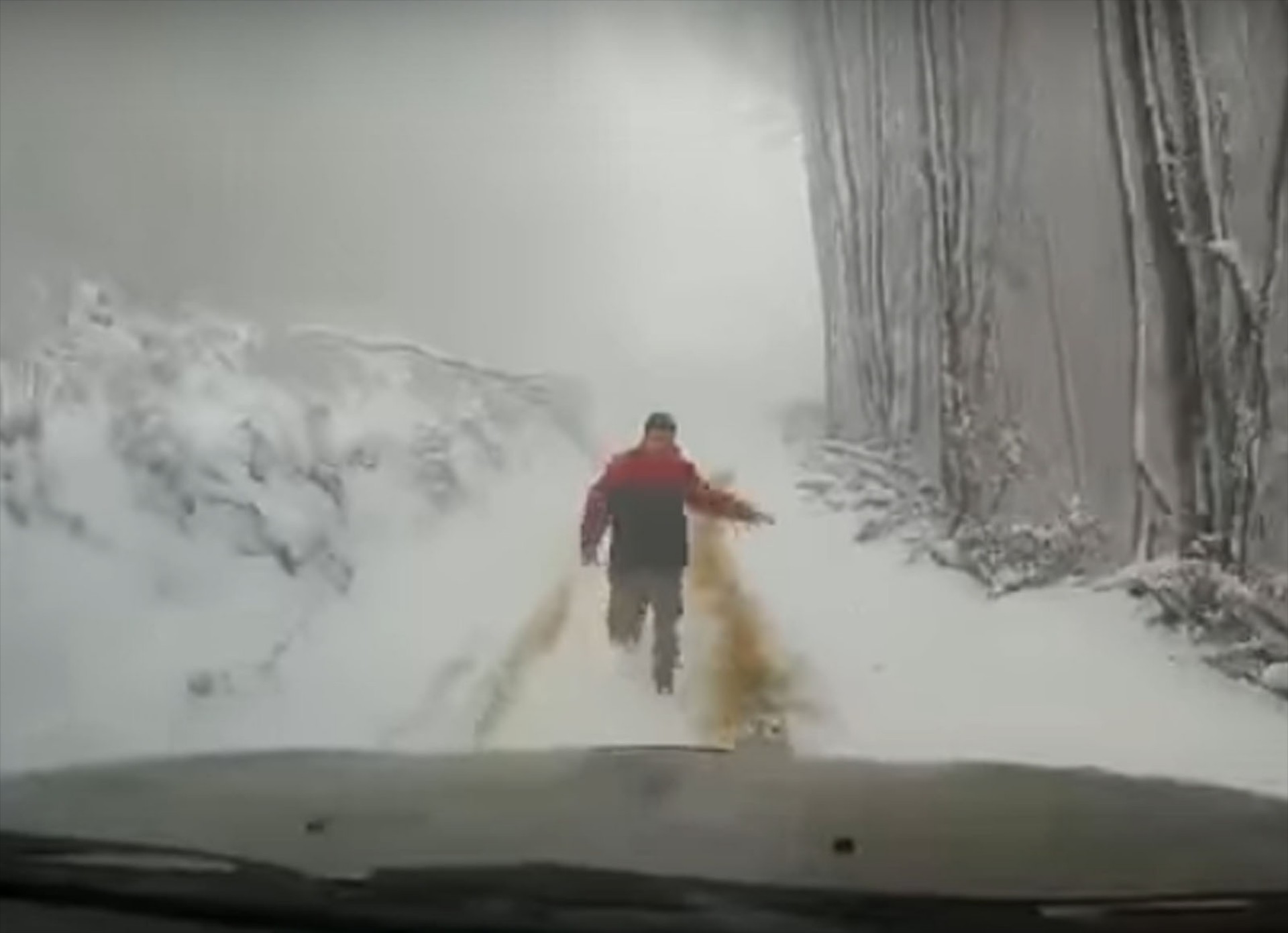Γι’αυτό χρειάζεται η dashcam στο αυτοκίνητο; (video)
