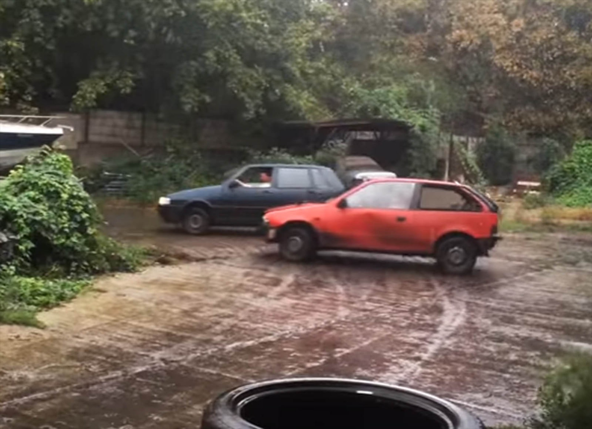 Suzuki Swift vs Fiat Uno (video)