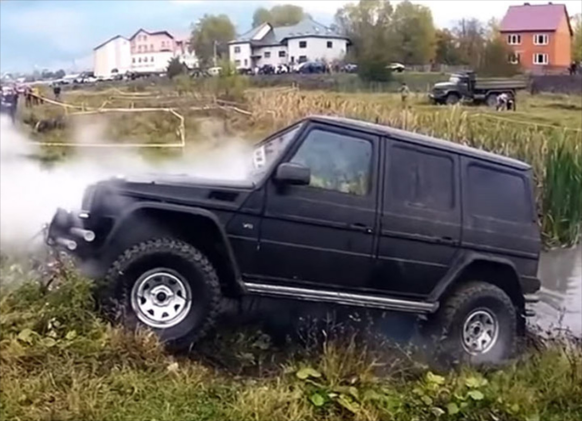 Mercedes-Benz G-Wagen: Ασταμάτητο (video)