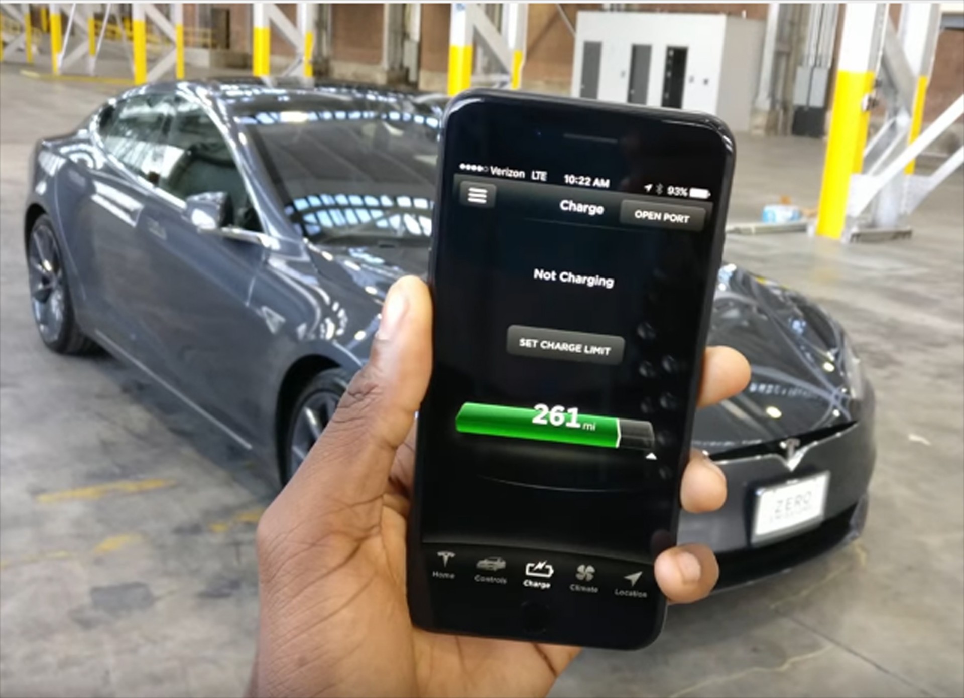 Τι κάνει η εφαρμογή της Tesla; (video)