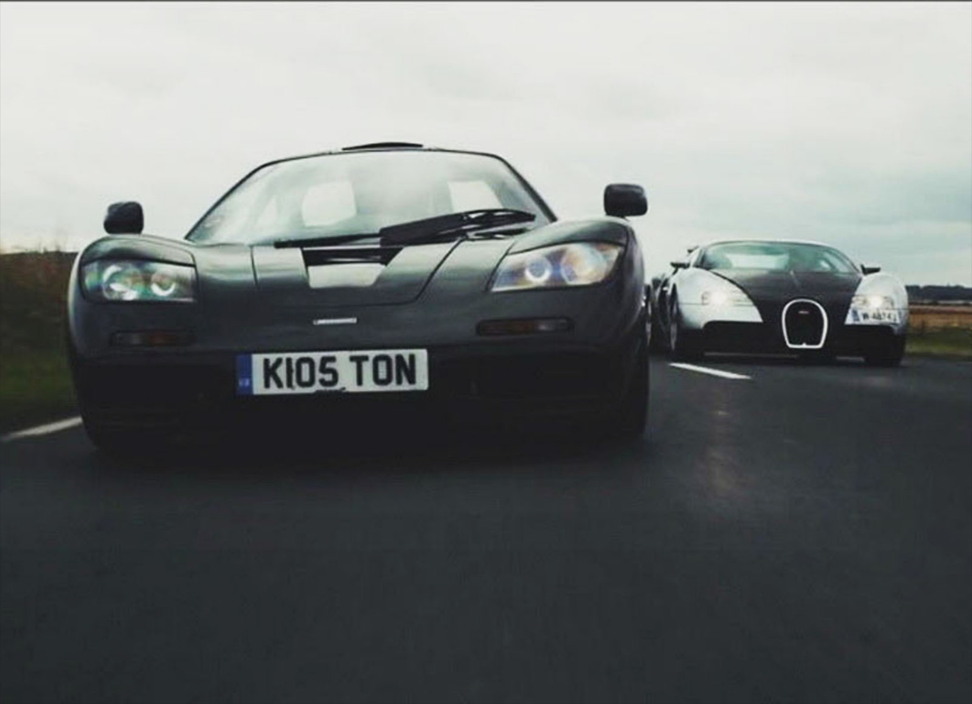 Δύο θρύλοι: McLaren vs Bugatti (video)