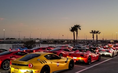 Video: 800 Ferrari στην ίδια πίστα