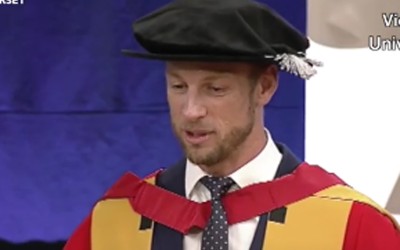 Jenson Button τώρα και πτυχιούχος (video)