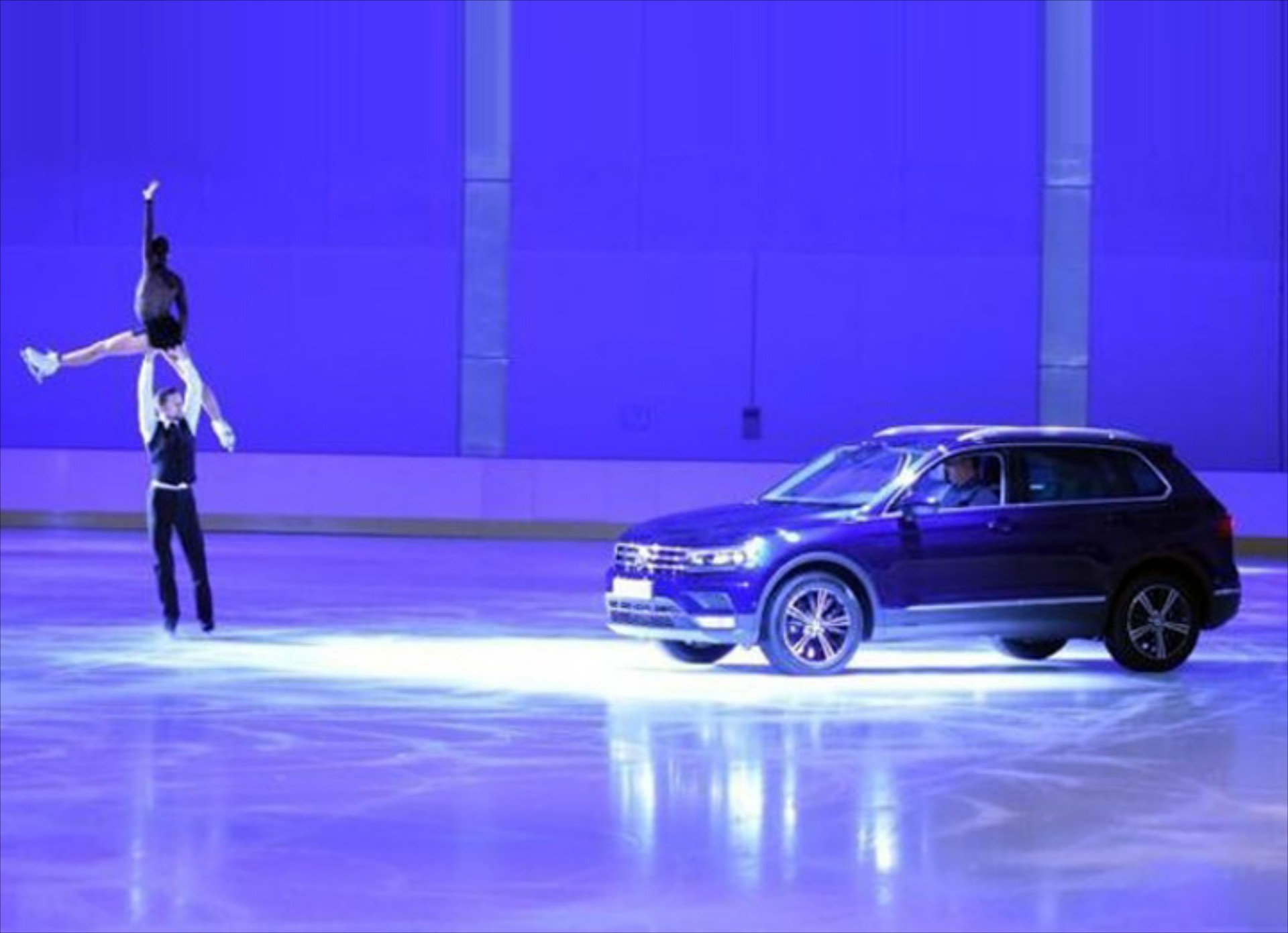 Χορεύοντας στον πάγο με το VW Tiguan (video)