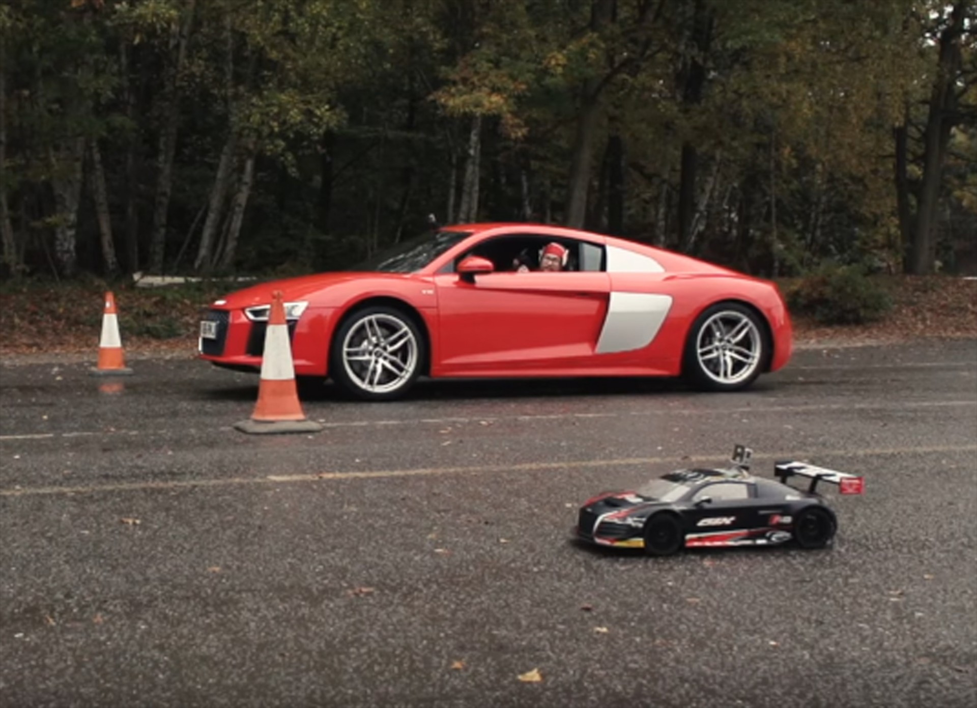 Αληθινό Audi R8 εναντίον R8 R/C (video)