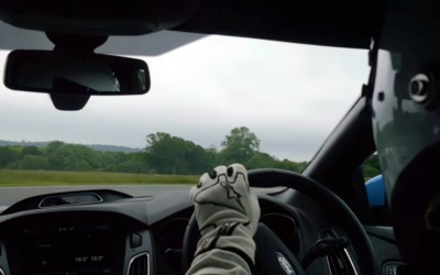 Ο Stig οδηγεί στην πίστα το Ford Focus RS (video)