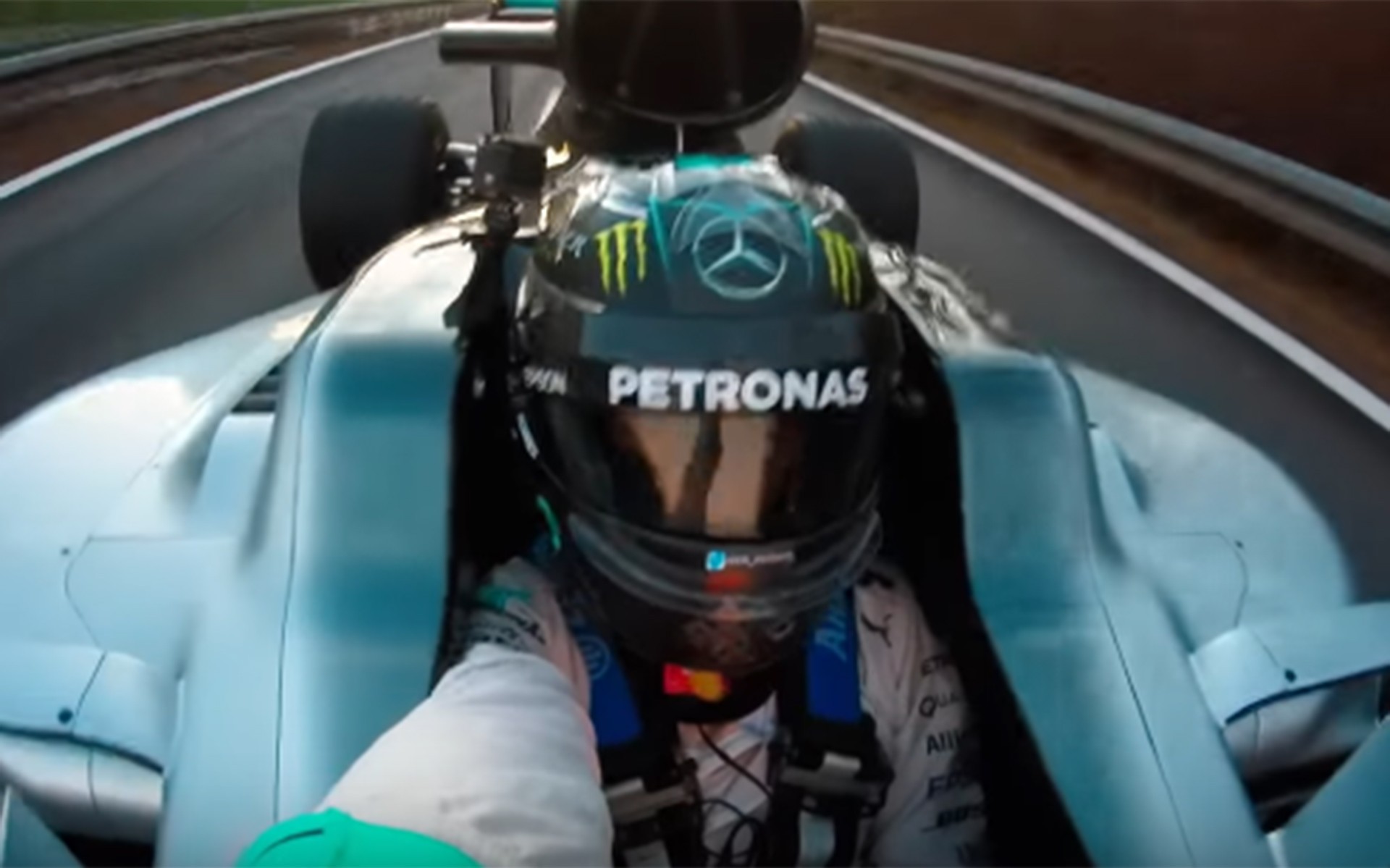 Selfie μέσα σε… Formula 1 (video)