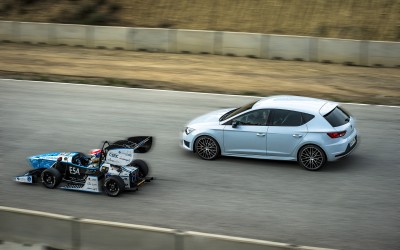 Το Leon Cupra εναντίον ηλεκτρικού μονοθεσίου (vid)