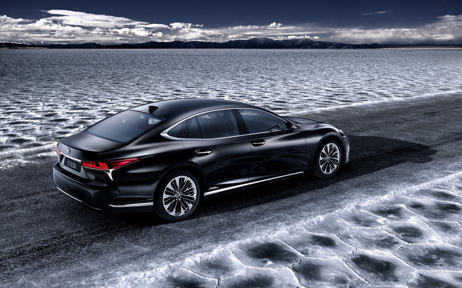 Lexus LS 500h: Αποκάλυψη στη Γενεύη