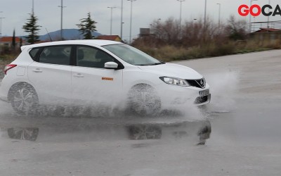 ΟΔΙΚΗ ΑΣΦΑΛΕΙΑ: Οδηγώντας στο βρεγμένο (Video)