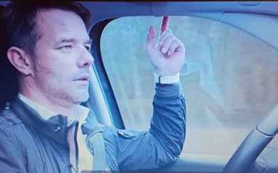 Ο κορυφαίος οδηγός ράλι χωρίς χέρια στο τιμόνι (vid)