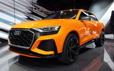 Μία sport λιμουζίνα με δυνατότητες SUV (vid)