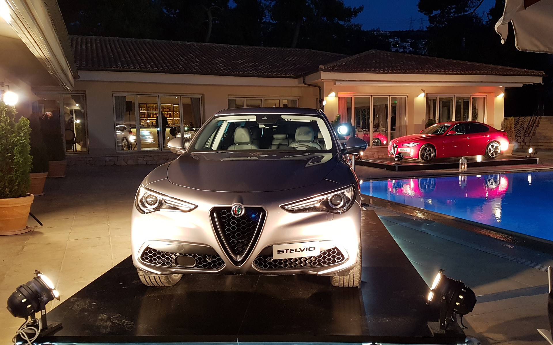 Η Alfa Romeo Stelvio δίπλα στην ομορφιά