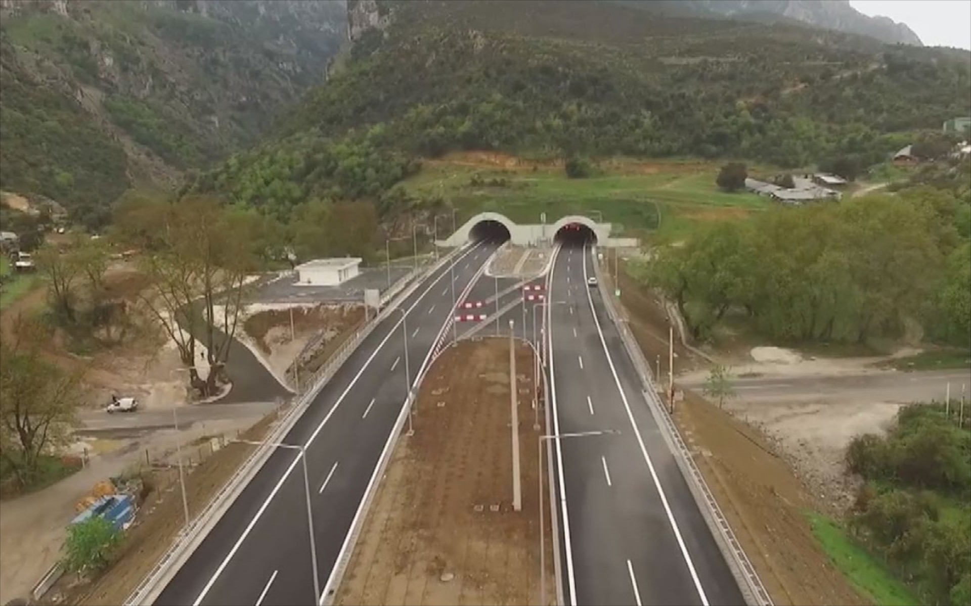 Πώς βαφτίστηκαν οι σήραγγες των Τεμπών;