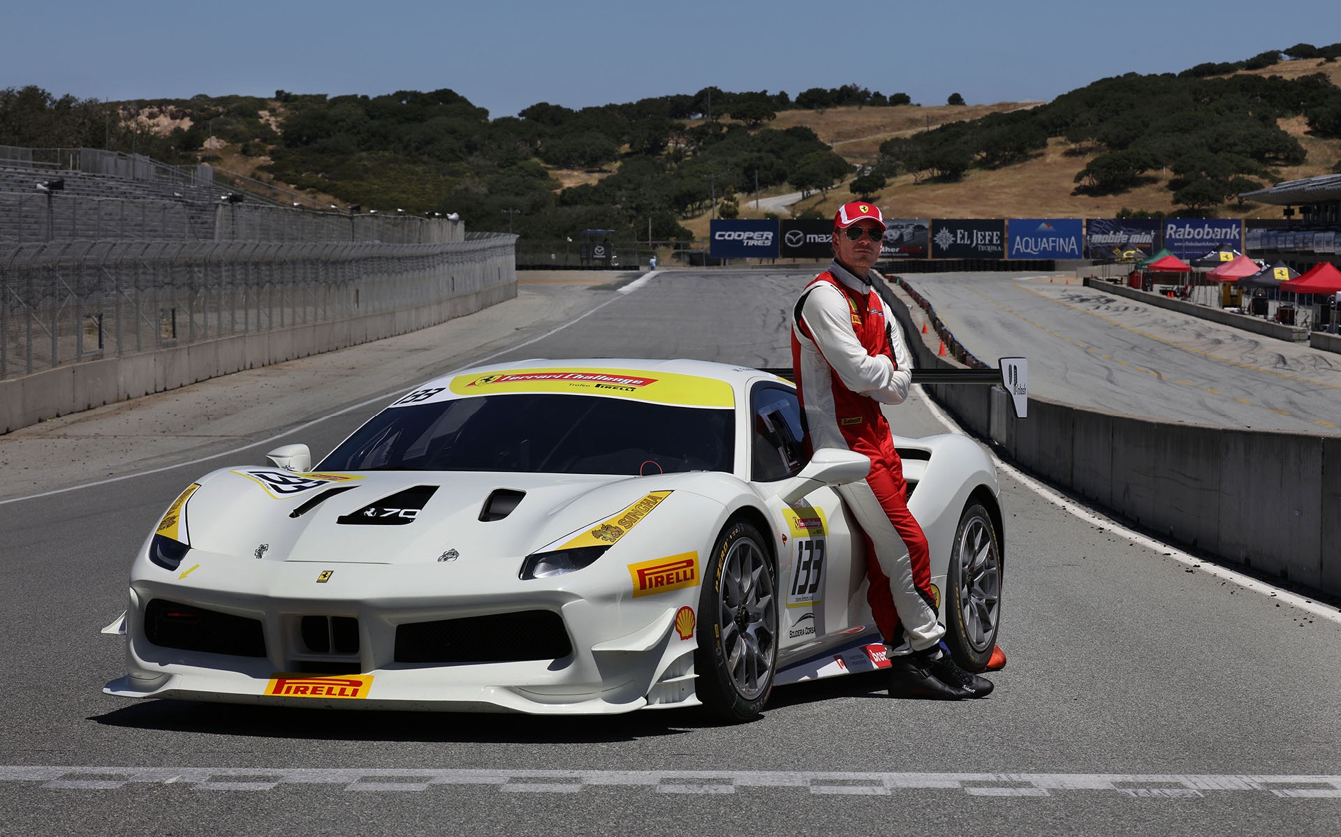 Ο Michael Fassbender τρέχει με Ferrari