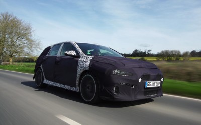 Το καυτό Hyundai στους δρόμους της Μ. Βρετανίας (vid)