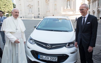 Ένα ηλεκτρικό Opel για τον Πάπα